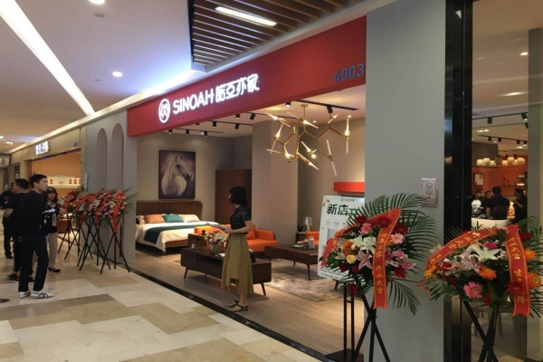 La voz del cliente de Sinoah: ¿Cómo la Sra. Wang amplía su negocio de muebles tan rápido, el área de la sala de exposición se amplía de 230 m2 a más de 800 m2 en un tiempo de disparo?